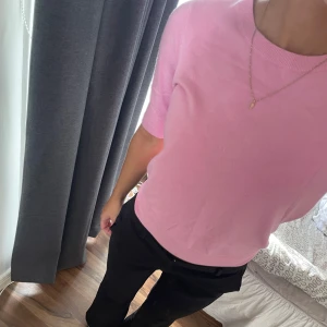 Kortärmad stickad tröja - Stickad tröja från Kappahl💗storlek xs/s