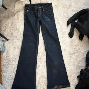 Weekday jeans  - Lågmidjande jeans från Weekday 