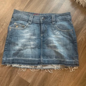 Snygg lågmidjad jeans kjol - Jätte snygg lågmidjad jeans kjol, 