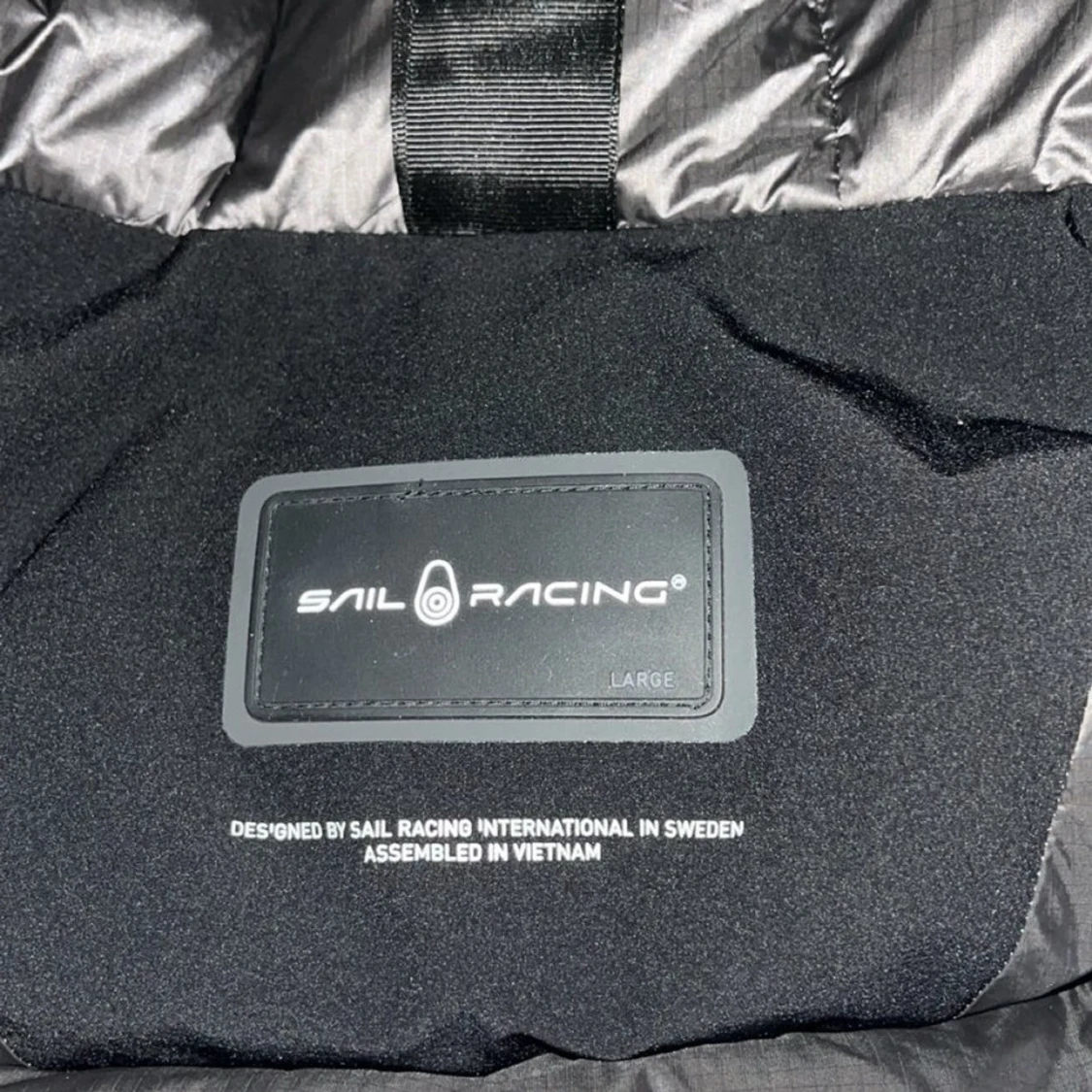 Svart dunjacka Sail Racing med huva - 4
