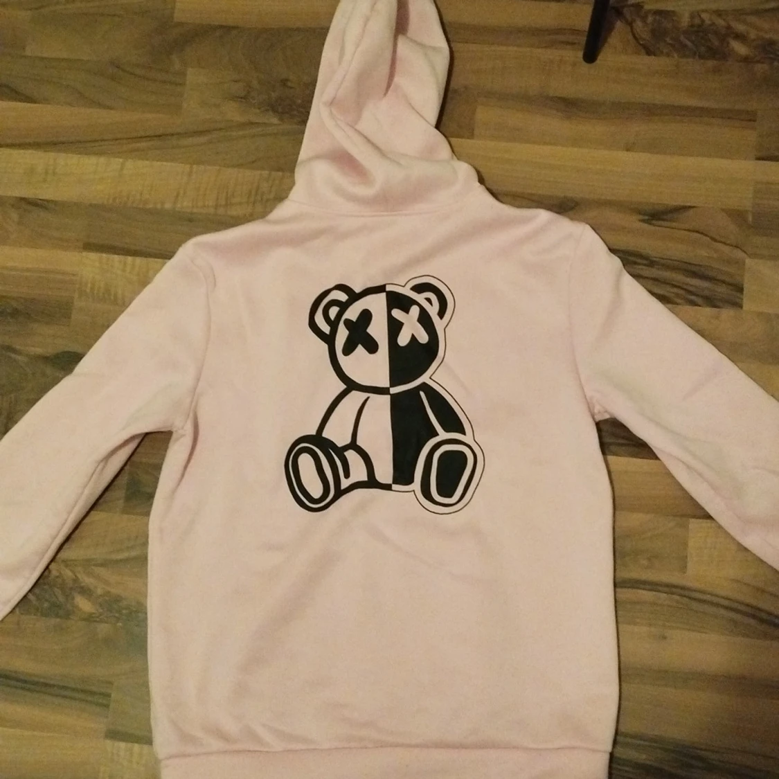 Ljusrosa hoodie med björnmotiv - 2