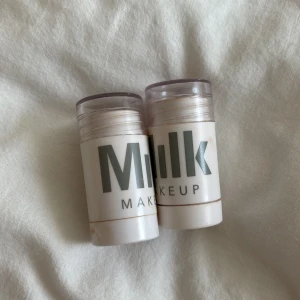 Milk contourstick  - Köpta för 3 månader sen, har använts endast med borste och inte på huden direkt 