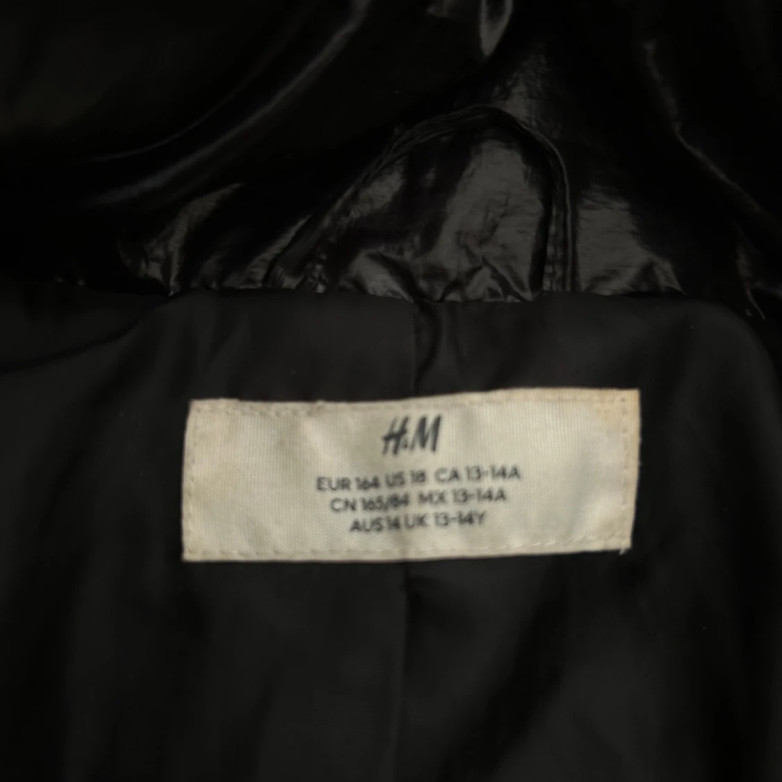 Svart pufferjacka från H&M - 1