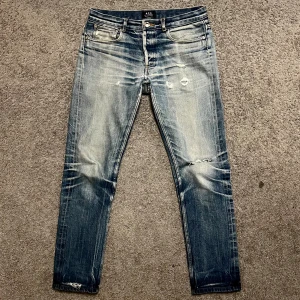A.P.C Selvedge Jeans - Tja säljer nu ett par sjukt snygga A.P.C jeans med galen fade i storlek W29 för endast 2000kr! Dom har blivit patchade i grenen. Storlek W30 men skulle säga att dom sitter mer som W29
