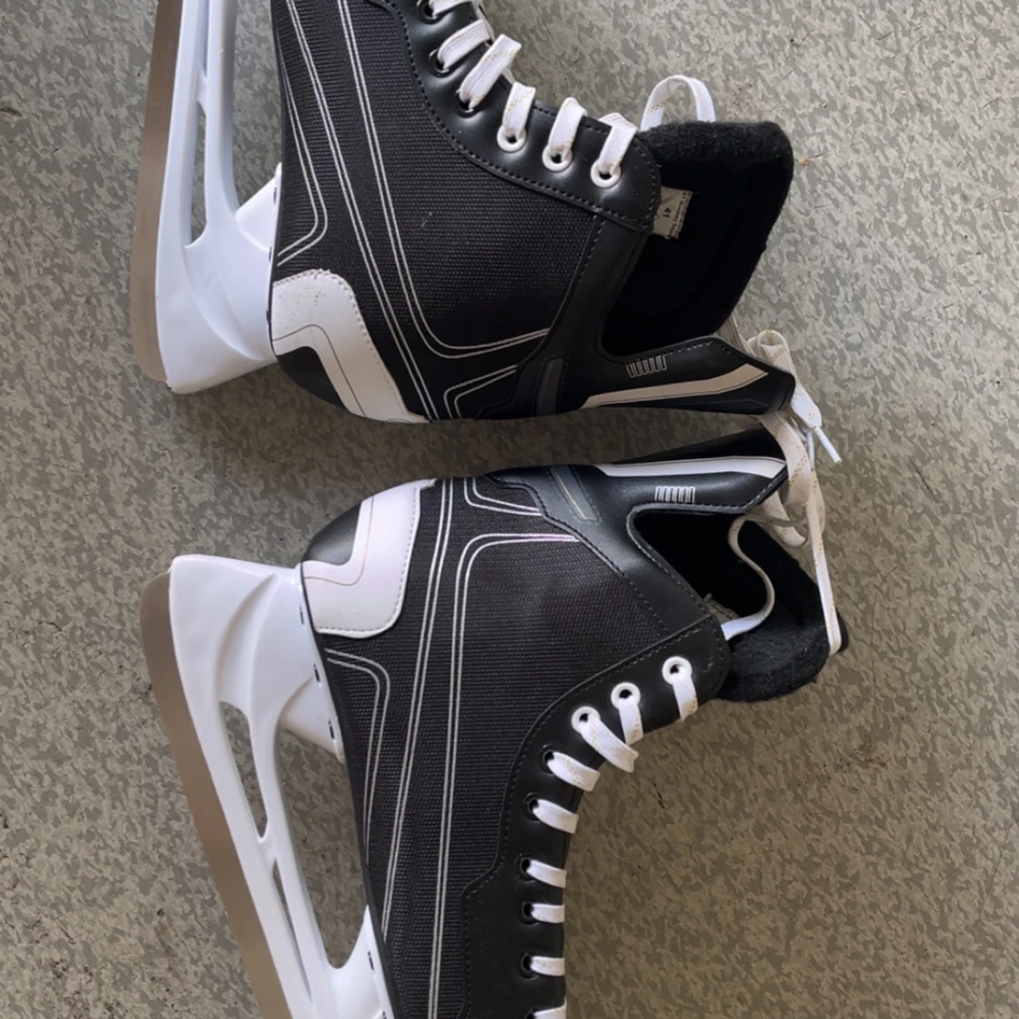 Svarta hockeyskridskor från Head strl 41 - 1