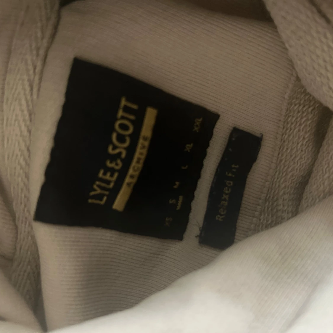 Beige hoodie från Lyle & Scott