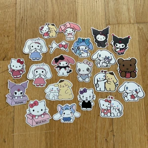 Klistermärke-pack 💞 - 21 st klistermärken med vår egna design (värde 138 kr) 🩷 