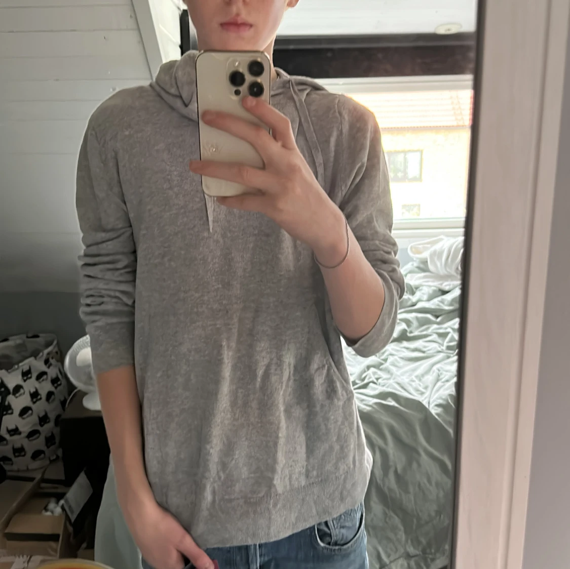 Grå hoodie från Filippa K i bomull - 3