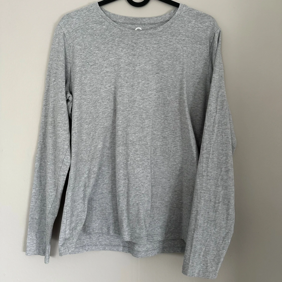 Grå långärmad basic tröja