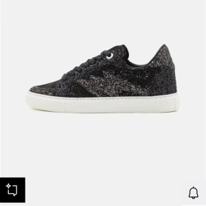 Zadig & Voltaire sneakers  - Säljer nu mina fina sneakers från Zadig. Kvitto, dustbag och kartong finns och ingår. Det är bara att skriva så skickar jag bilder på skorna🥰