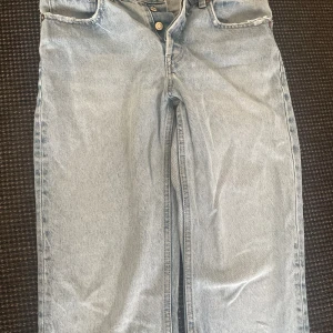 Zara jeans - Använd fåtal gånger, superfina jeans att ha till vardagen.
