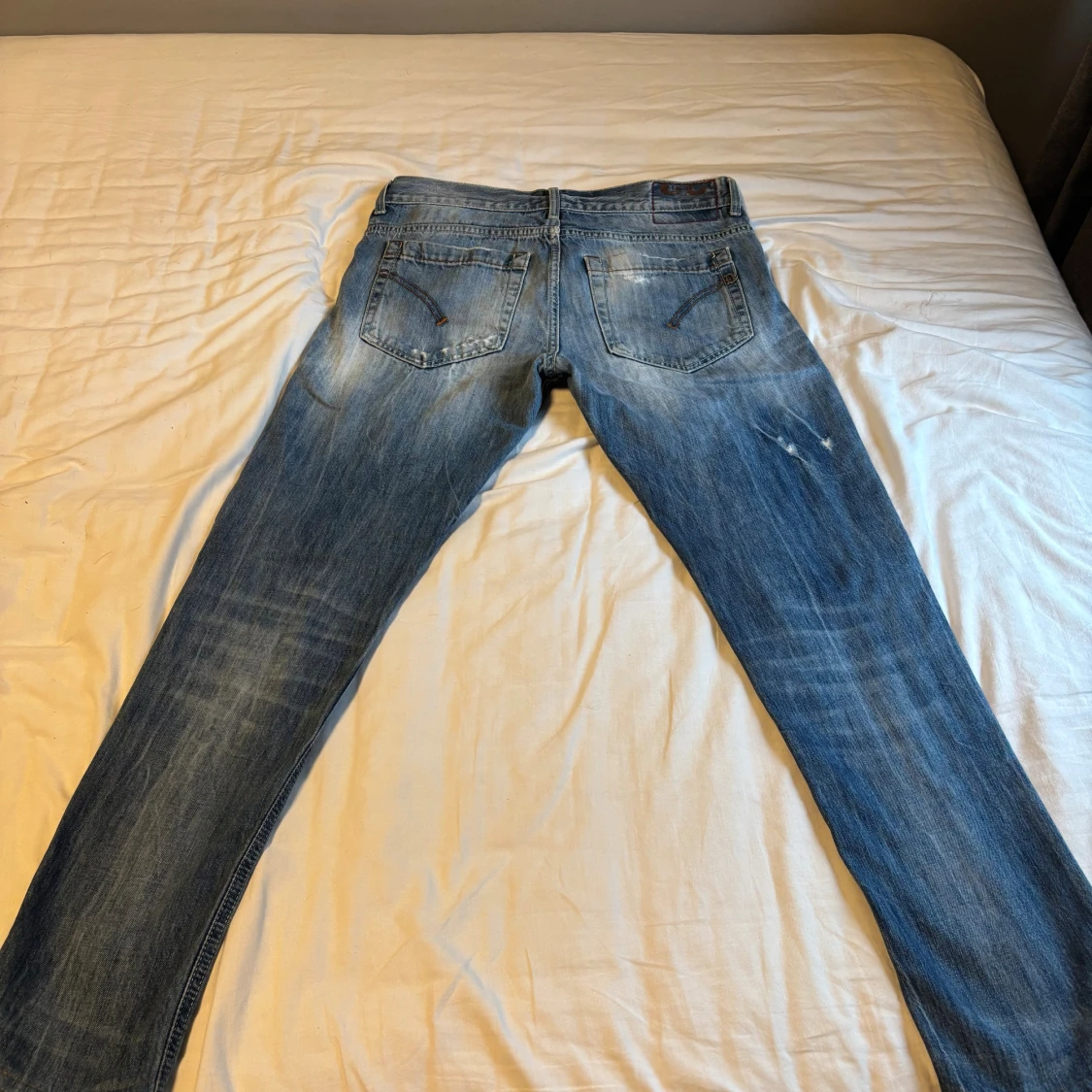 Blå slitna jeans från Dondup - 1