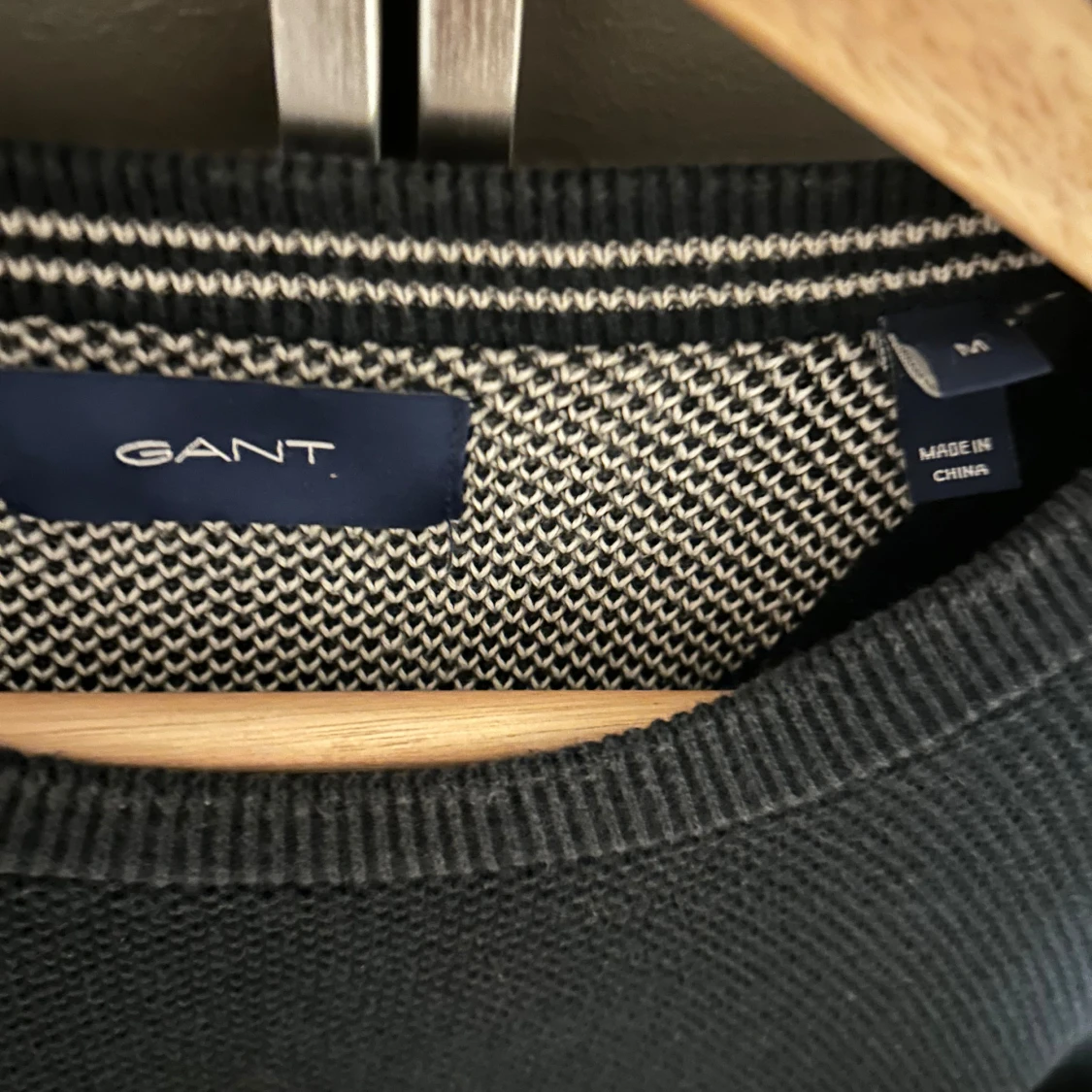 Svart stickad tröja från GANT - 2