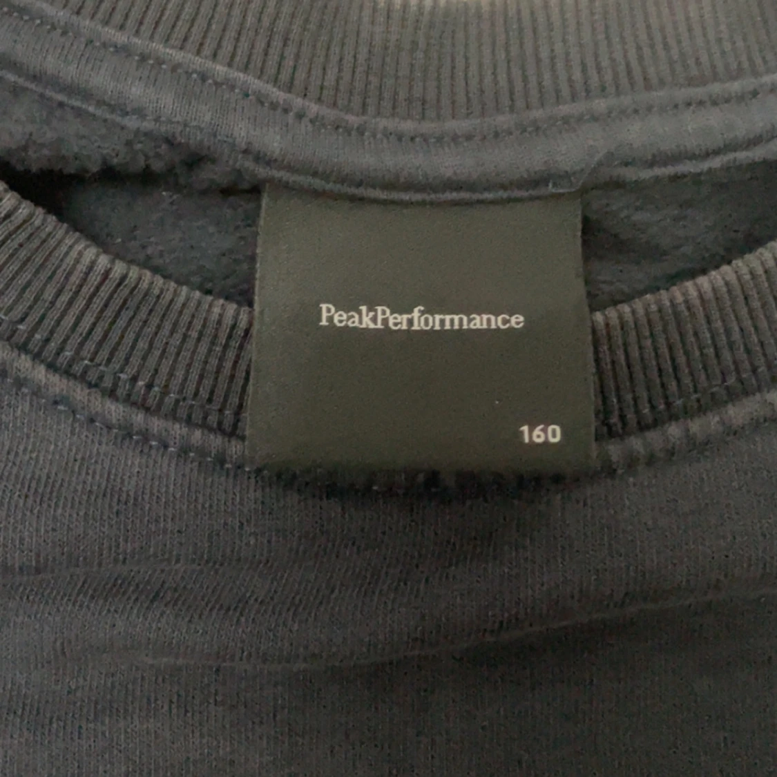 Mörkblå Peak Performance sweatshirt - 1