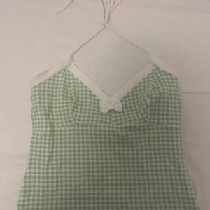 rutig topp - så gulligt rutigt linne med halsterneck 🤗storlek m men passar mig med s 