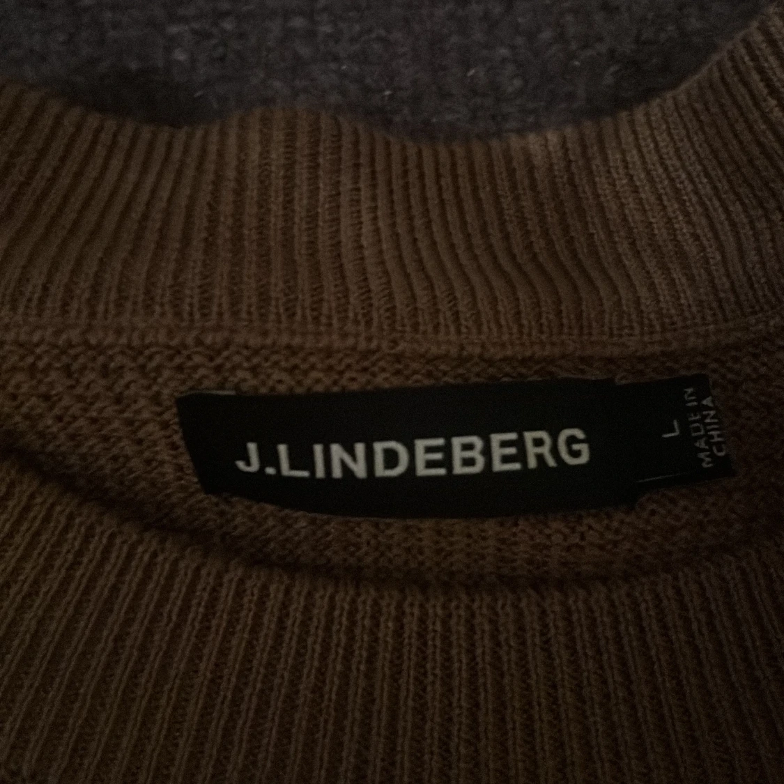 Brun stickad tröja från J.Lindeberg - 1