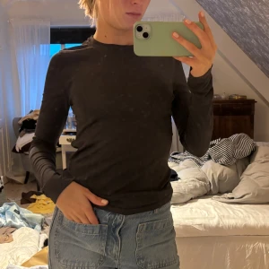 Långärmad tröja - Långärmad topp från Zara som passar xs-m, använd enstaka gånger, mörkgrå