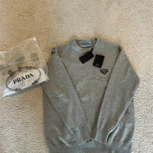 Prada  - Prada i storlk M 