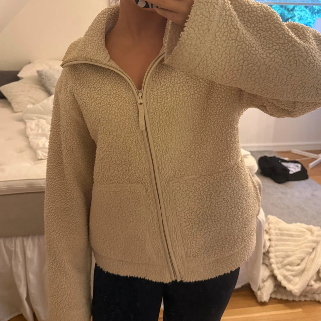 Beige teddyjacka med dragkedja - 1