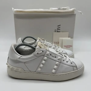 VALENTINO ROCKSTUD - Valentino rockstud - Skick: 9/10 - Storlek: 37 - Tillbehör: Enbart skorna - Nypris 7700kr - Hör av dig vid minsta fundering