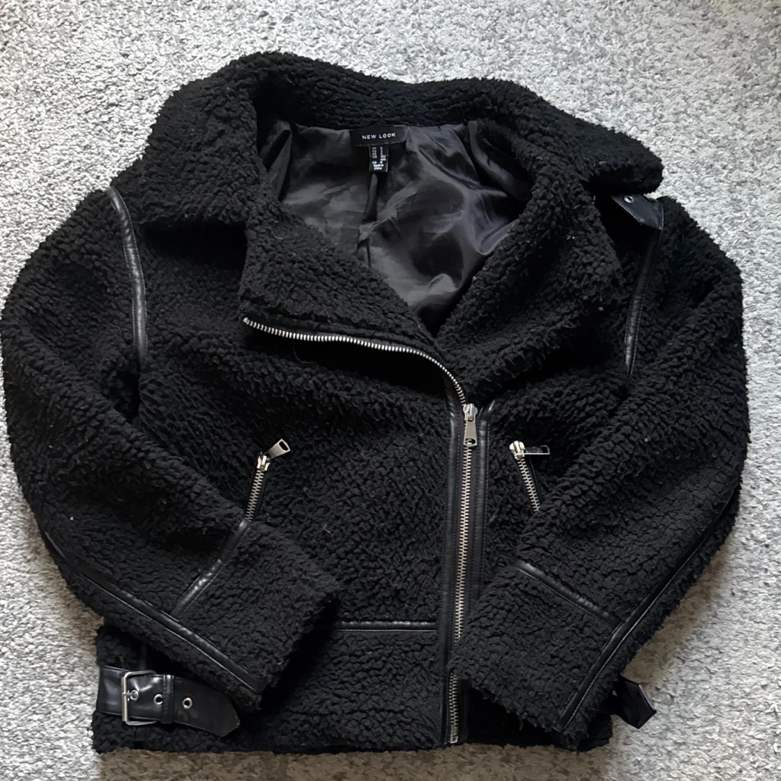 Svart teddyjacka från New Look