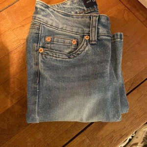 G Rise jeans  - Super snygga g Rise jeans i modellen Gena! Dom är lågmidjade! Använt dom 2 gånger! 