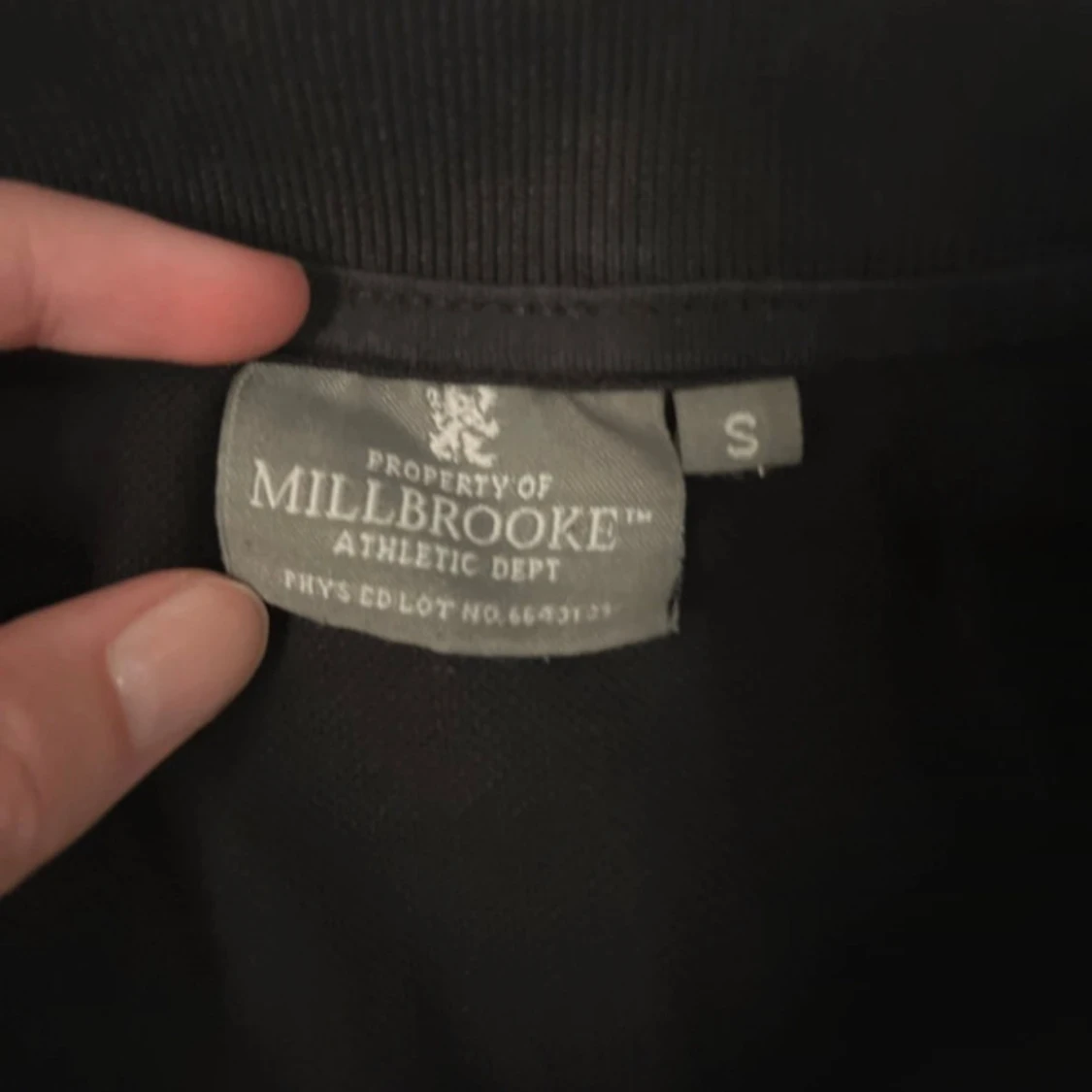 Svart pikétröja från Millbrooke S - 2