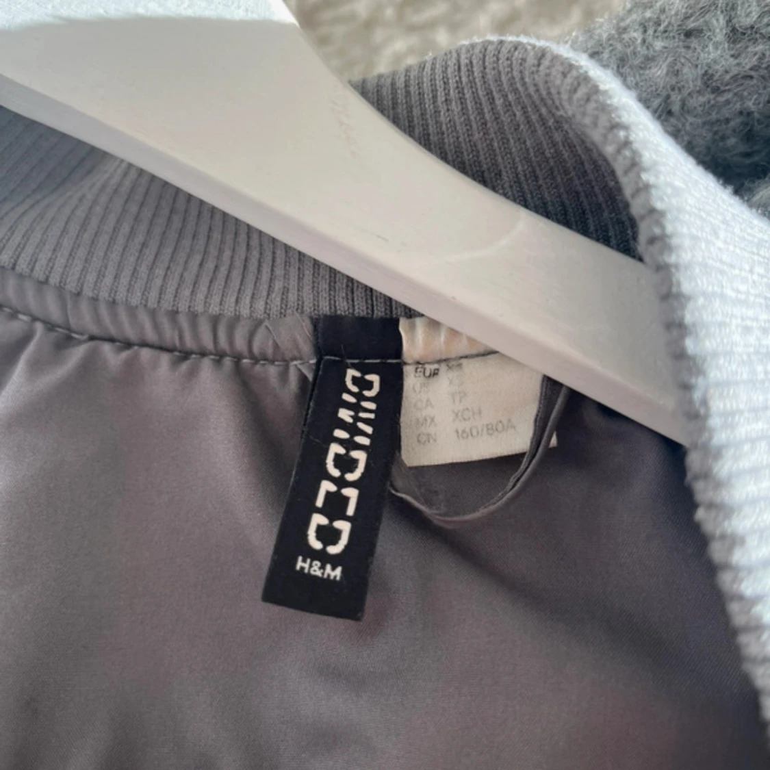 Grå teddy bomberjacka från H&M  - 2