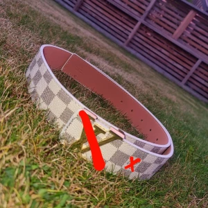 Vit bälte - Vit bälte, bäst kvalité! 110cm, guld buckle. Kontakta för mer information. FINNS ANDRA Färger/typer!🔥L~v bälte