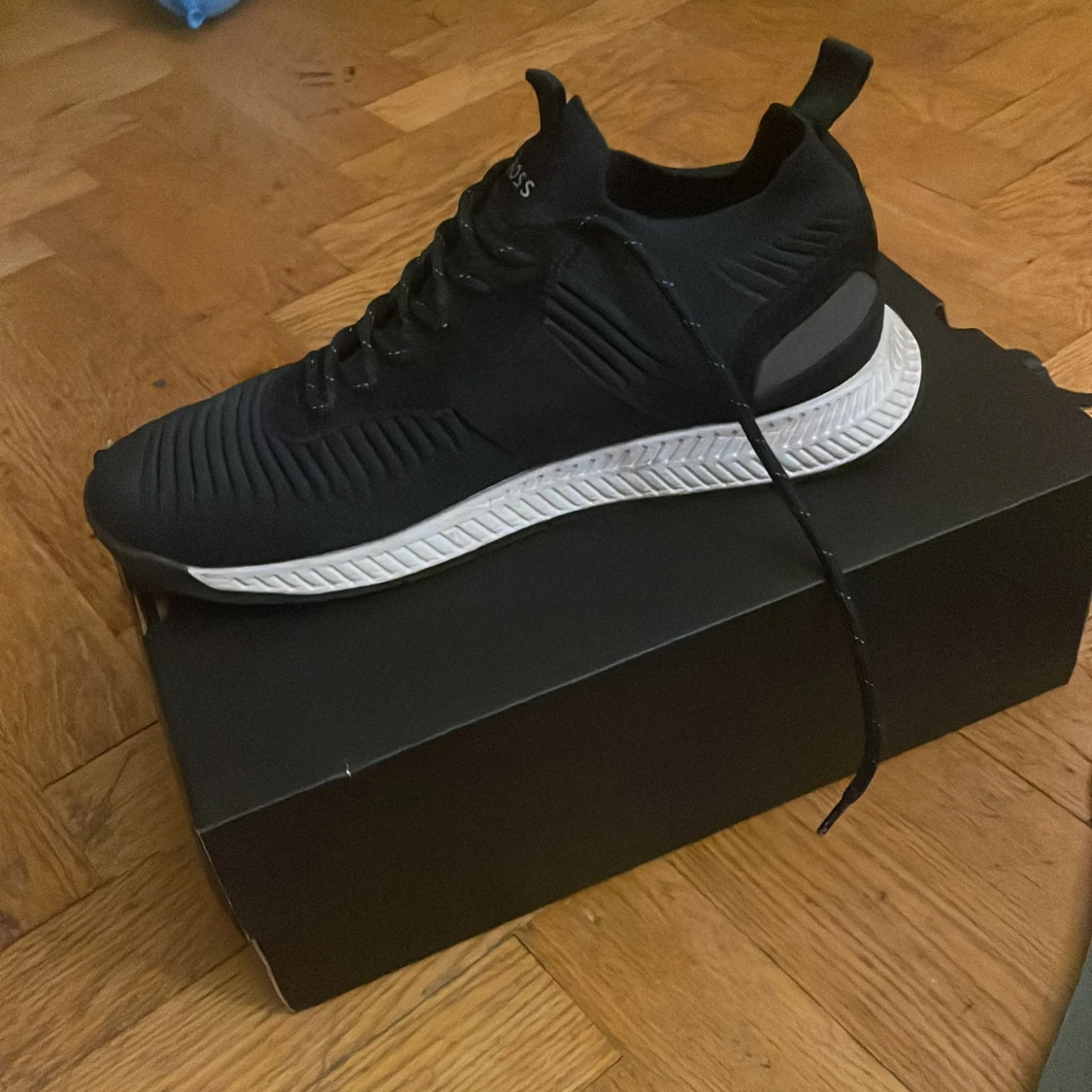 Svarta sneakers från BOSS strl 43 - 2