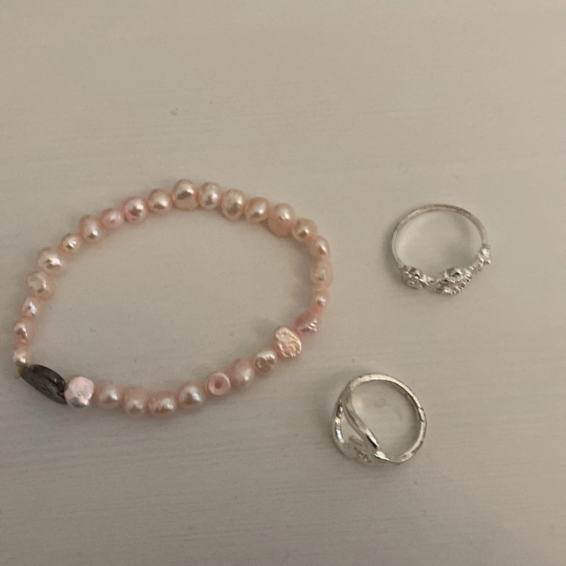 Smyckeset med silverringar och pärlarmband - 3