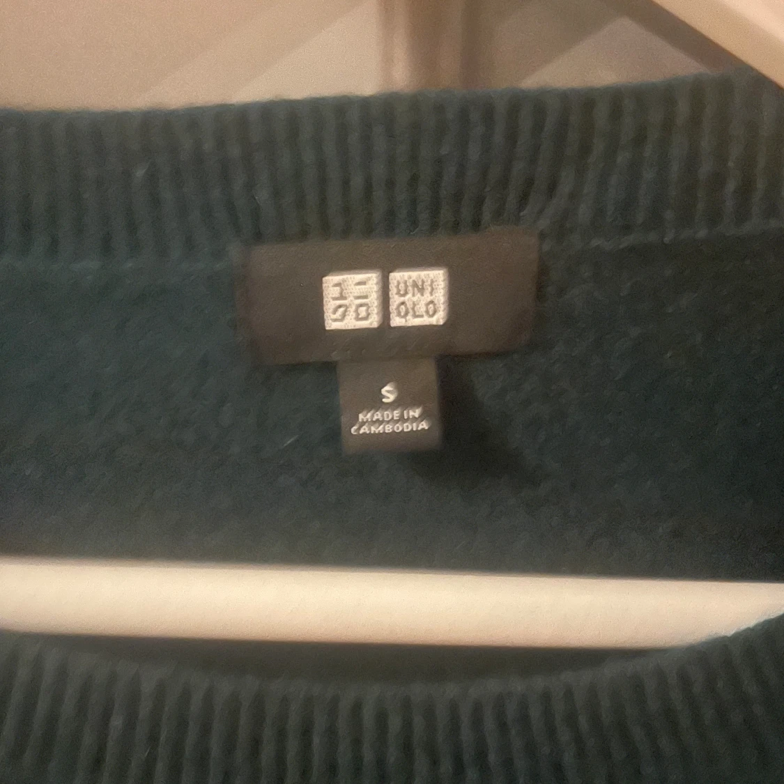 Mörkgrön kashmirtröja från Uniqlo - 1