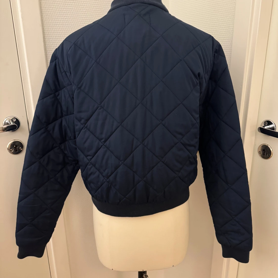 Marinblå bomberjacka från Marqy - 1