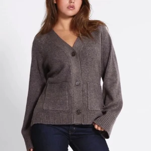 Kofta - säljer denna kofta då den inte kommit till användning, prislappen är kvar!! 