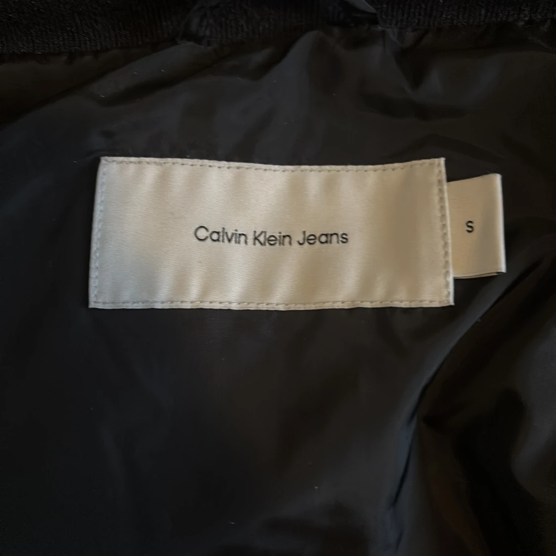 Svart pufferjacka från Calvin Klein Jeans, Storlek S - 3
