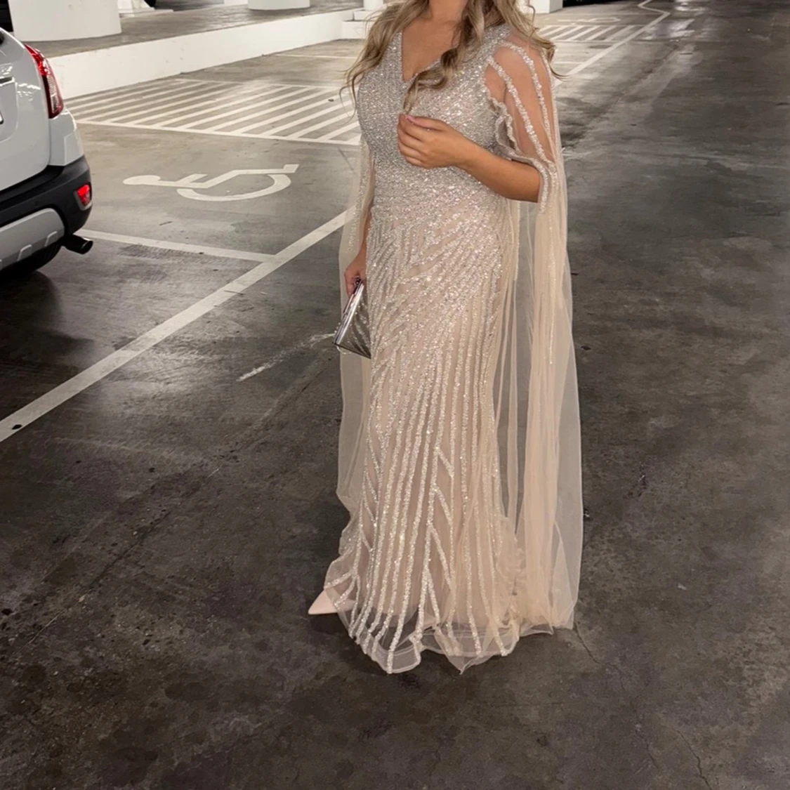Champagnefärgad glittrig långklänning - 3