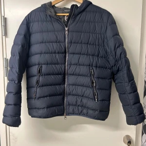 Colmar vinterjacka - Colmar jacka i fint använt skick. Storlek 48/S. Hör av dig vid frågor och kolla gärna in min profil!