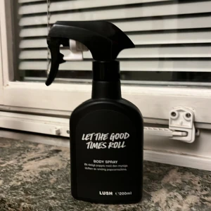 Let the good times roll - Söt god parfym med doft av smöriga popcorn 🍿 den blir ännu bättre efter att den lagt sig. Jag uppskattar att det är kanske lite mer än hälften kvar i den.