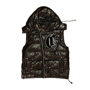 Corvidae Puffer Vest - Corvidae väst, strl M. Super bra skick ända är att ärmarna saknas, därav priset. Avtagbar luva