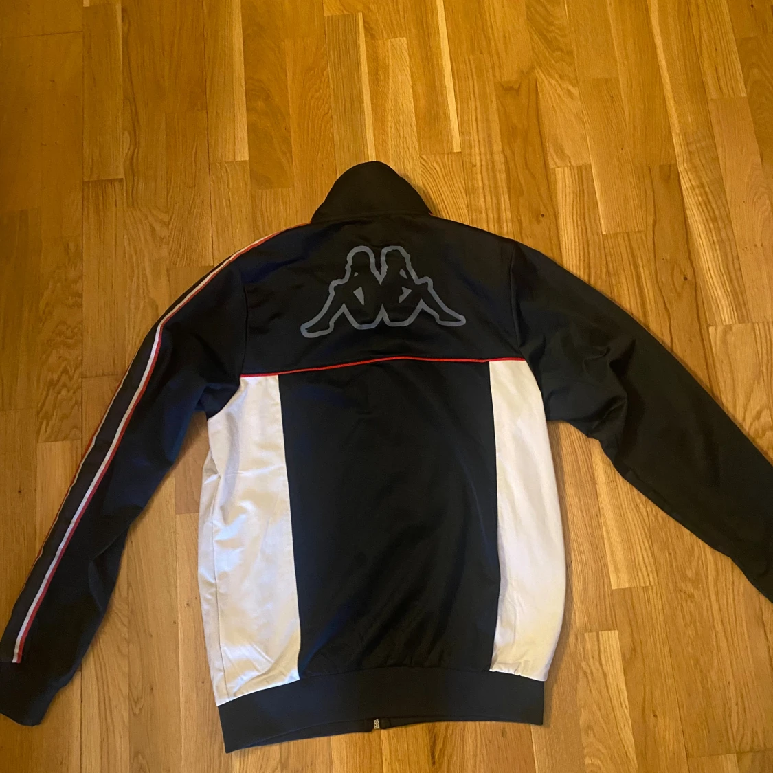Mörkblå och vit track jacket från Kappa - 1
