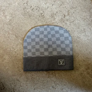 L\/ Beanie - Helt ny 