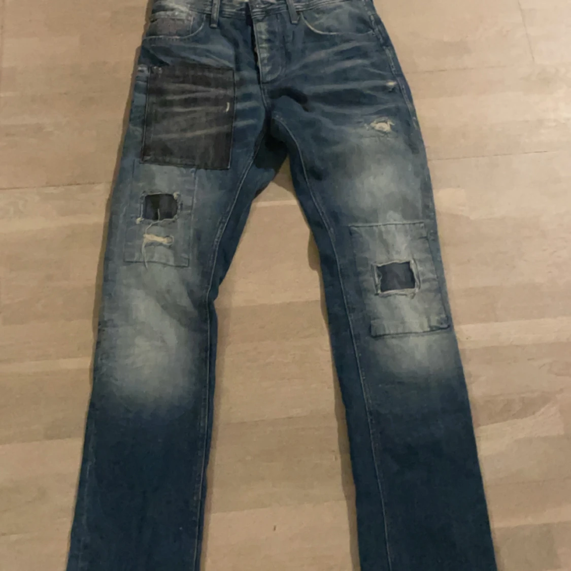Patchade blå jeans från Jack & Jones