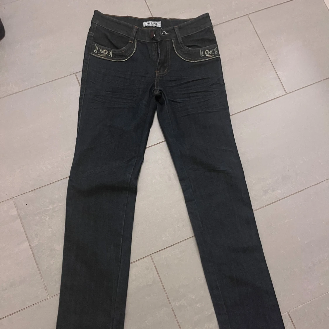 Mörkblå Hi CoCo jeans med broderi yk2, vintage - 2