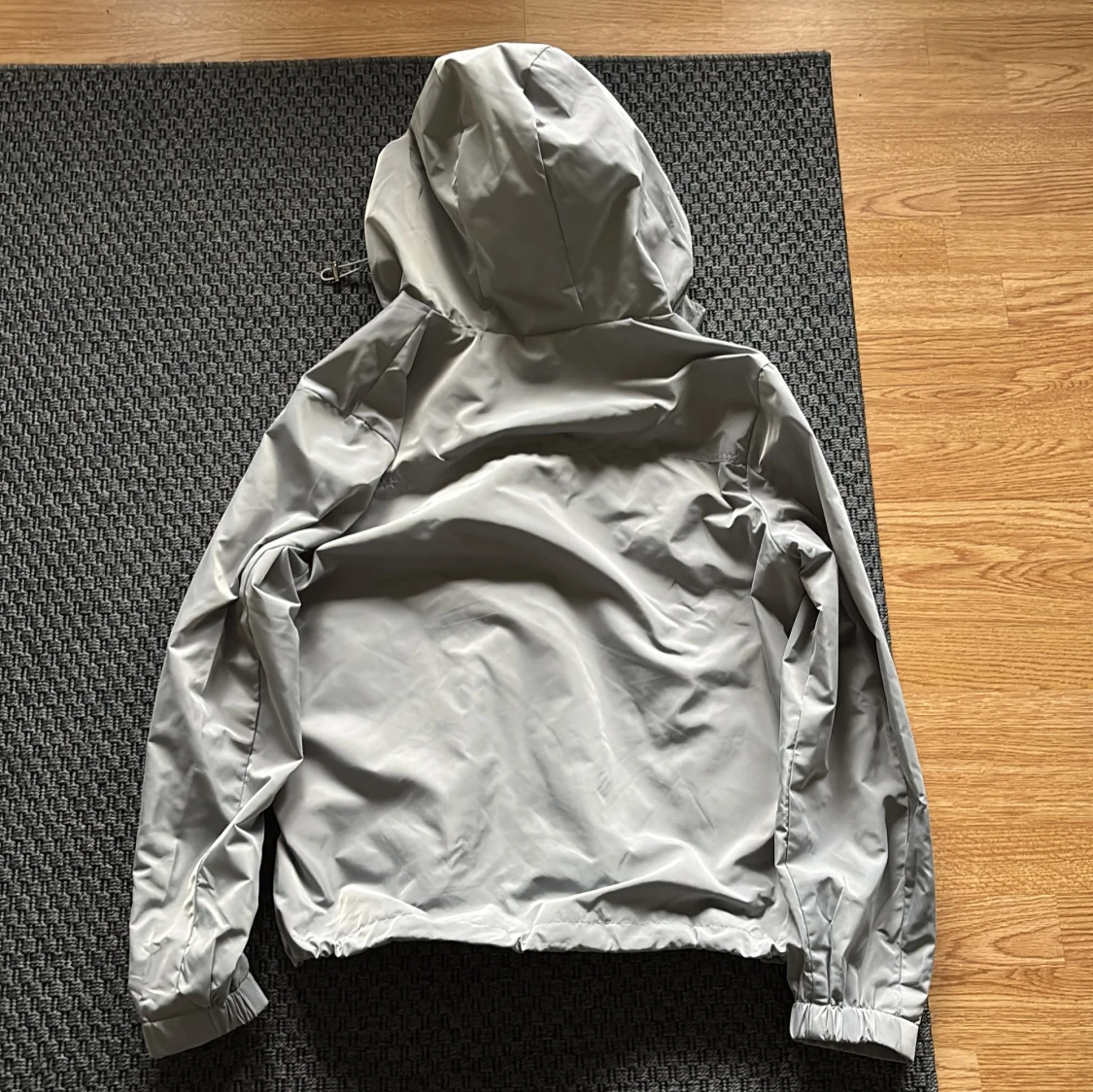 Ljusgrå vindjacka från Bvaldi, M - 3