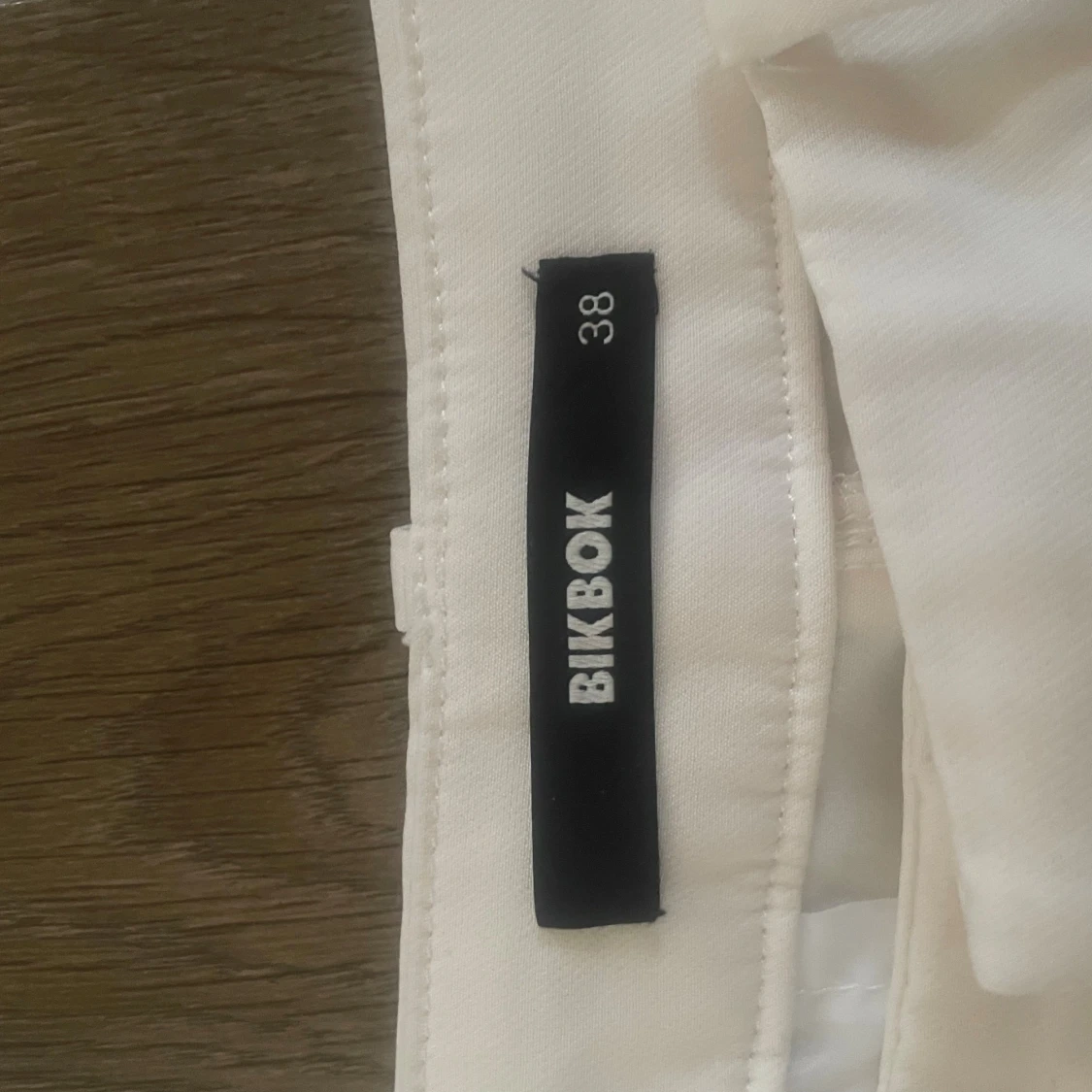 Vita kostymbyxor - 3