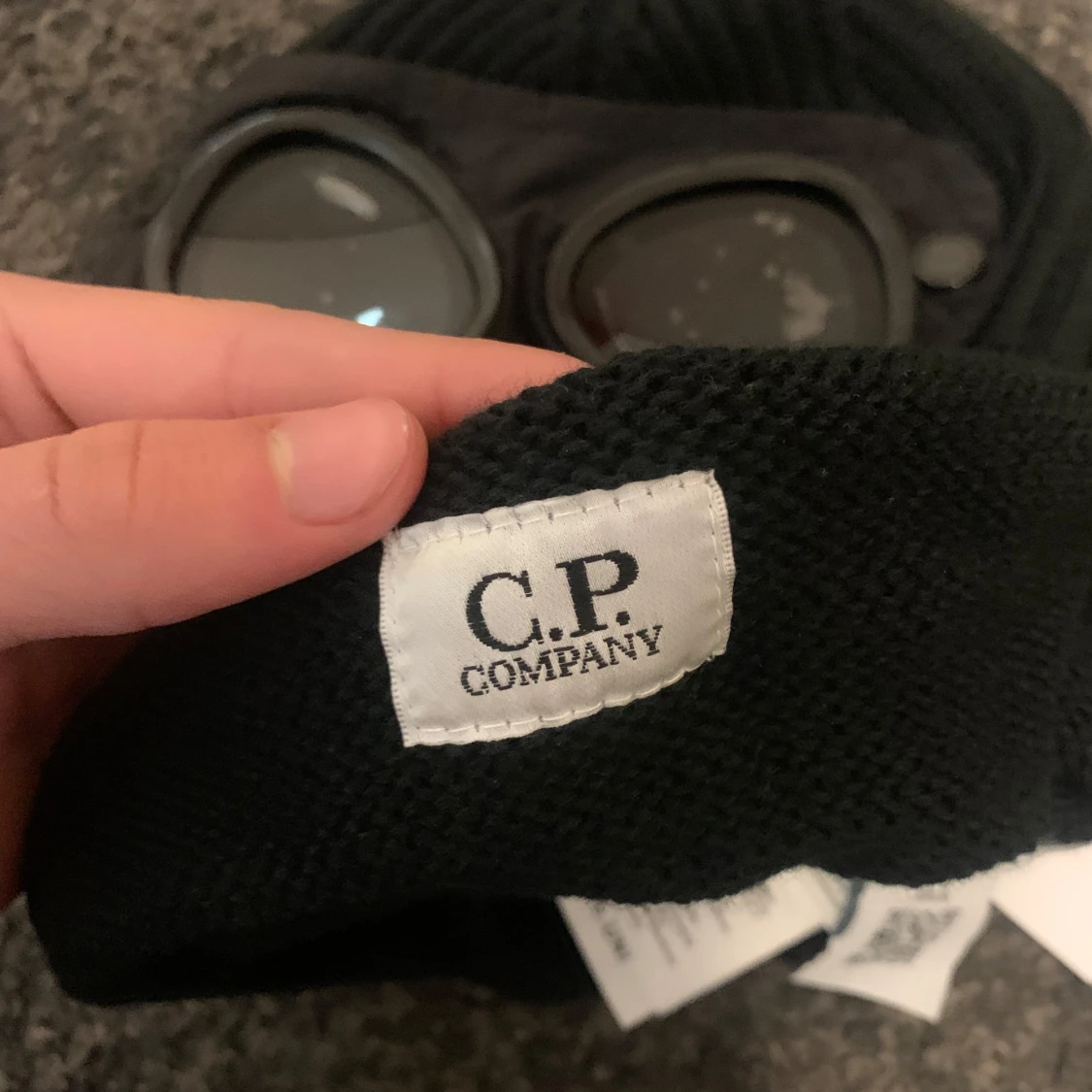 Svart Goggle-mössa från C.P. Company balaklava  - 2