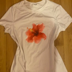 söt t shirt från hm - Aldrig använd, köpt på hm🫶🏼