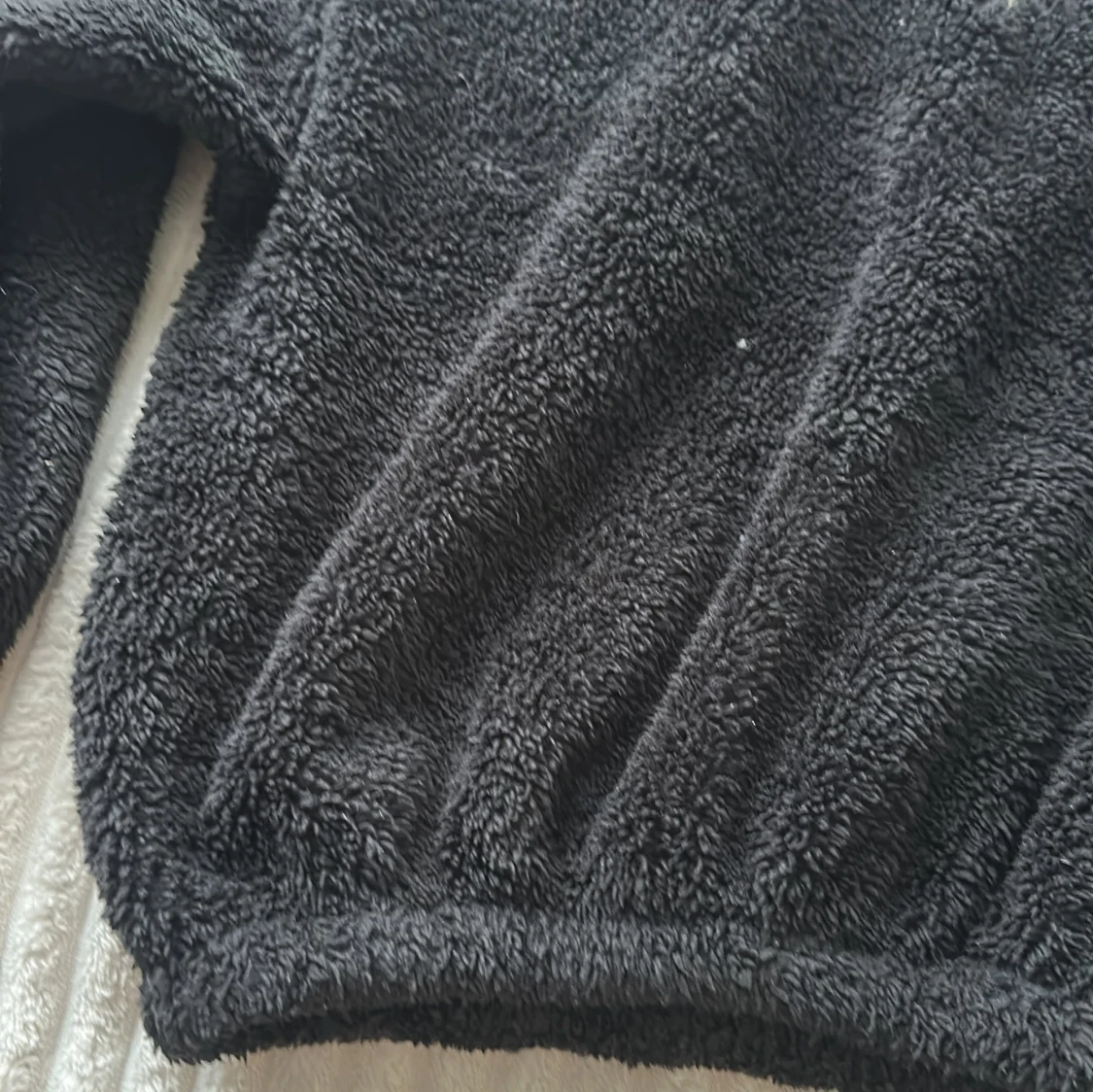 Svart fleece-tröja med half zip - 1