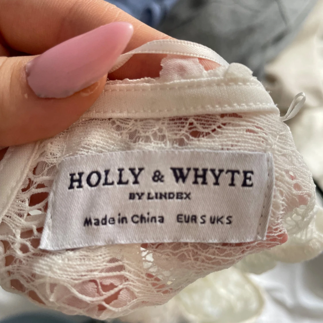 Vit spetsblus från Holly & Whyte - 1