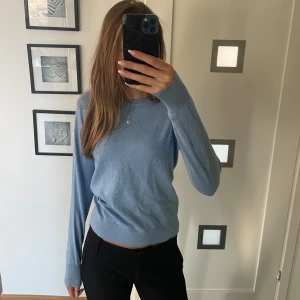 Stickad tröja - Jättefin tröja från Amisu! Jätteskönt stickat material som inte skaver vid andvändning!